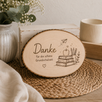 Personalisierte Holzscheibe mit Gravur „Bücher“ – individuelles Erinnerungsgeschenk mit Wunschtext