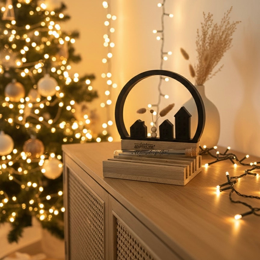 Geschenk-Set Handmade 'Black Forest' – Schwarzer Raysin-Bogen auf Holzbasis mit Kerzenhalter und Wunscherfüller-Röhrchen