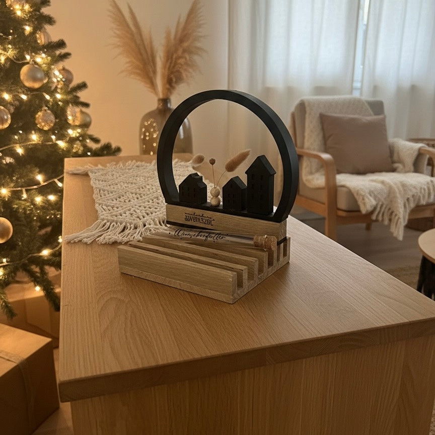 Geschenk-Set Handmade 'Black Forest' – Schwarzer Raysin-Bogen auf Holzbasis mit Kerzenhalter und Wunscherfüller-Röhrchen