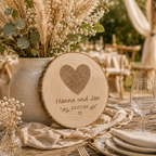 Fertiges Geldgeschenk zur Hochzeit – personalisierte Baumscheibe mit Geldröhrchen- Fingerabdruck Herz